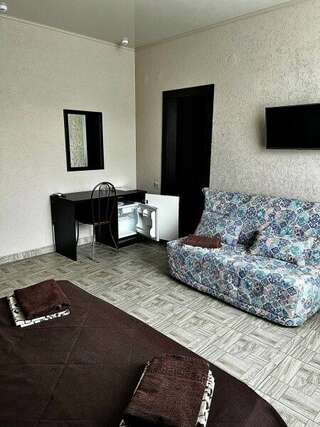 Мини-отель La vita Анапа Классический трехместный номер-2