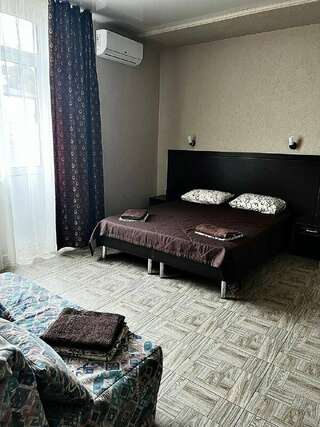 Мини-отель La vita Анапа Классический трехместный номер-1